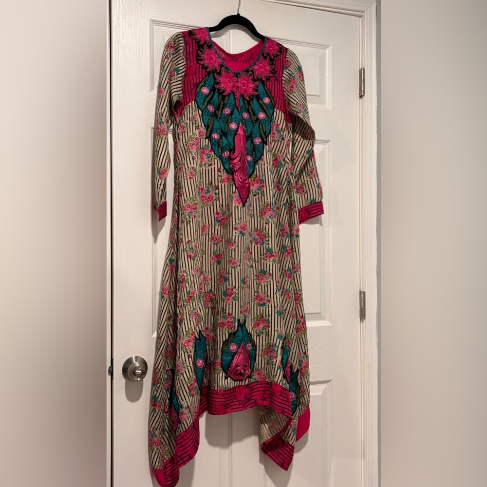 Pakistani shalwar kameez